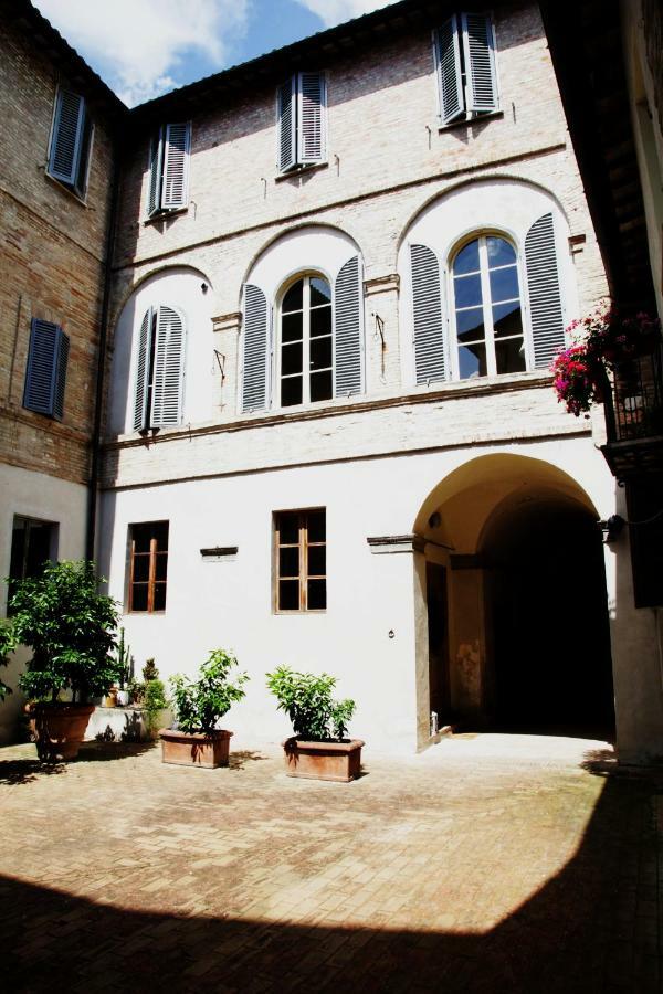 La Corte Affittacamere Foligno Exterior photo